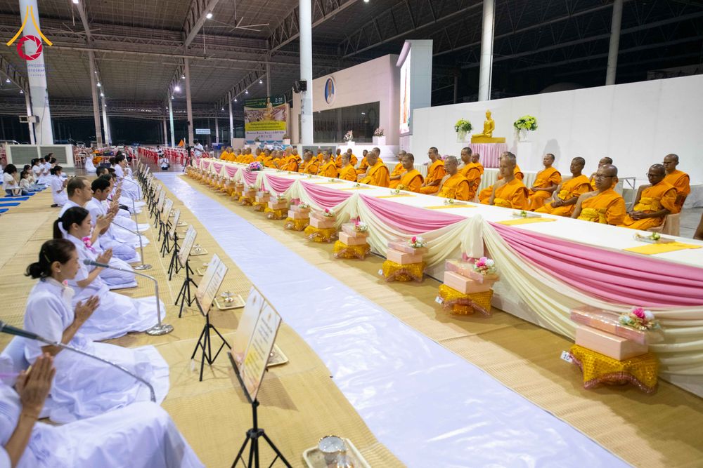 ภาพ No.303651:วันที่ 27 มกราคม พ.ศ. 2569 พิธีถวายภัตตาหารเป็นสังฆทาน แด่พระธรรมยาตรา ณ วัดพระธรรมกาย  จังหวัดปทุมธานี ในโครงการธรรมยาตรา กตัญญูบูชา มหาปูชนียาจารย์ พระมงคลเทพมุนี(สด จนฺทสโร) พระผู้ปราบมาร อนุสรณ์สถาน 7 แห่ง ปีที่ 14