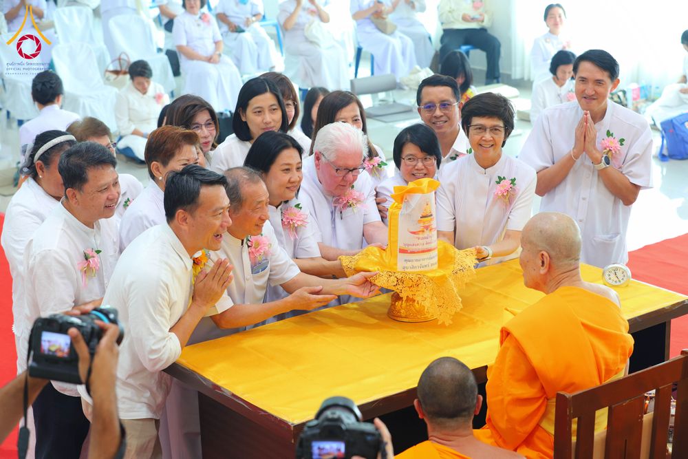 ภาพ No.291187:วันพุธที่ 7 มกราคม พ.ศ. 2569  พิธีบรรจุพระบรมสารีริกธาตุภายในพระเกตุองค์พระประธาน สมโภชพระประธาน พระธรรมกาย พิธีทอดผ้าป่า บุญแสงสว่าง ติดตั้งโซล่าเซล ณ ศูนย์ปฏิบัติธรรมพระมงคลเทพมุนี อ.สองพี่น้อง จ.สุพรรณบุรี