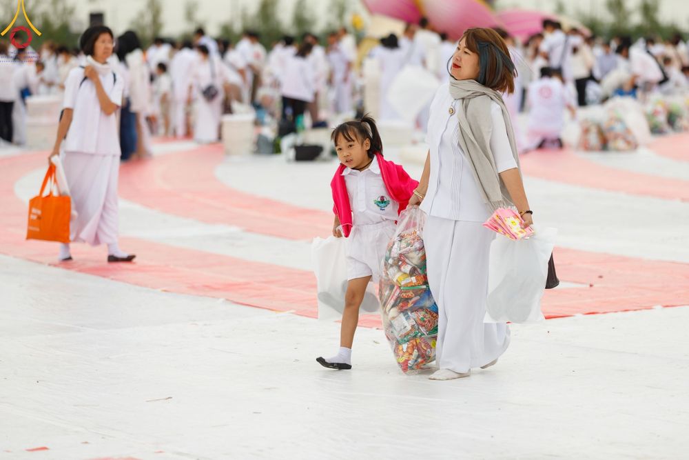 ภาพ No.118664:พิธีตักบาตรพระธรรมยาตรา ปีที่ 12 ณ อนุสรณ์สถานลำดับที่ 5 สถานที่เผยแผ่วิชชาธรรมกายครั้งแรก อนุสรณ์สถานบางปลา จ.นครปฐม วันที่ 25 มกราคม พ.ศ. 2567