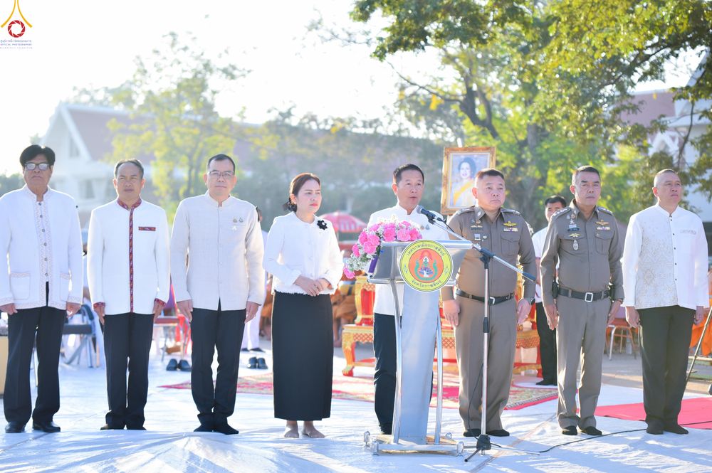 ภาพ No.280203:วันอังคารที่ ๓๐ ธันวาคม พ.ศ. ๒๕๖๘ พิธีตักบาตรพระ ๑,๐๖๙ รูป จังหวัดกาฬสินธุ์   ณ บริเวณสนามหน้าศาลากลาง จังหวัดกาฬสินธุ์ (หลังเก่า)