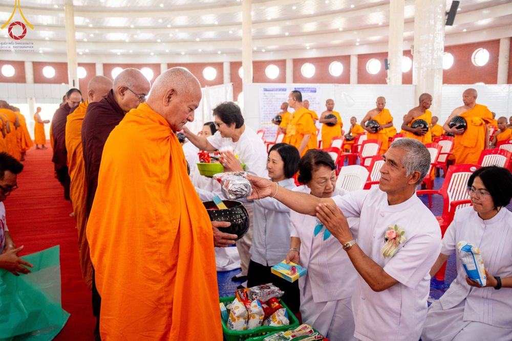 ภาพ No.314246:วันอังคารที่ 17 มีนาคม พ.ศ. 2569 พิธีตักบาตรฉลองสามเณรใหม่ 500 รูป  ณ มณฑลพิธีลุมพินี ประเทศเนปาล