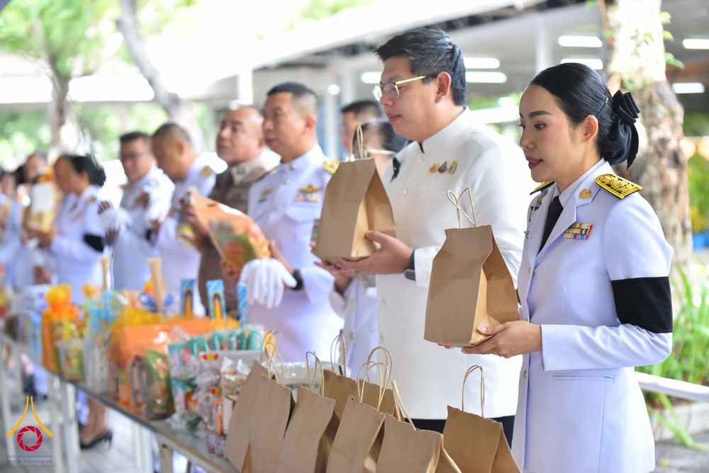 ภาพ No.344272:วันที่ 12 สิงหาคม พ.ศ. 2569  พสกนิกรชาวอำเภอคลองหลวง พร้อมใจร่วมพิธีสวดพระพุทธมนต์และทำบุญตักบาตรถวายพระราชกุศล เนื่องในวันคล้ายวันพระราชสมภพ สมเด็จพระบรมราชชนนีพันปีหลวง และวันแม่แห่งชาติ 12 สิงหาคม 2569