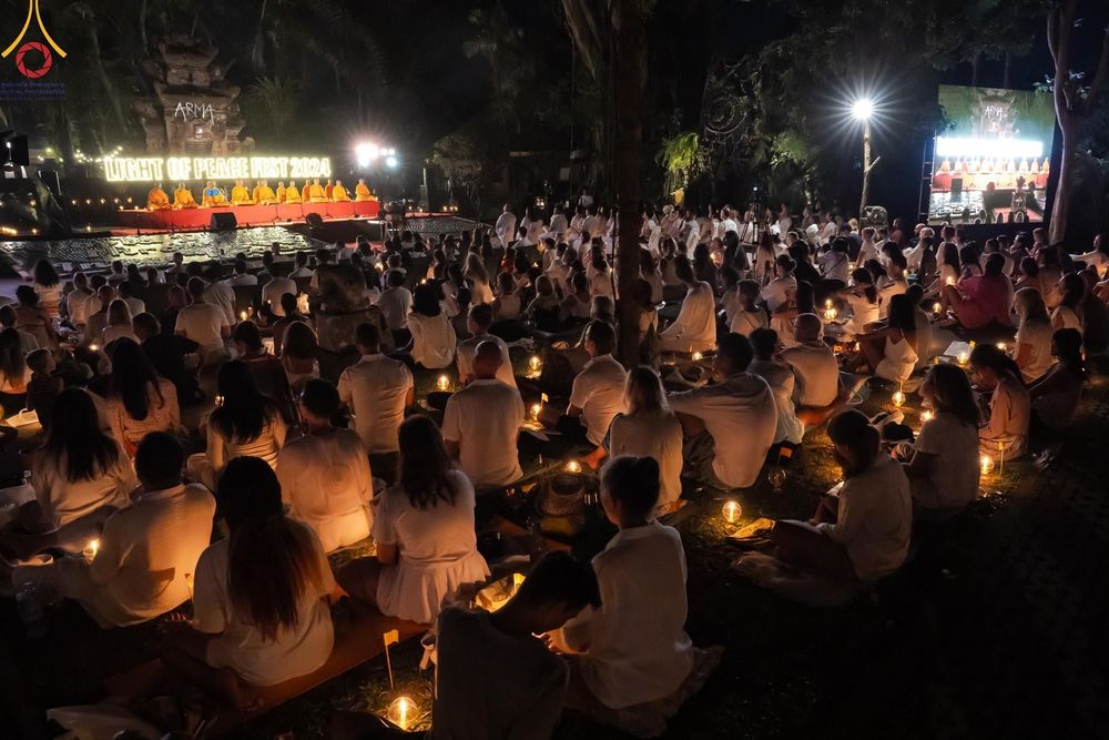 ภาพ No.156535:วัดพุทธบาหลีและวัดพระธรรมกาย จัดปฏิบัติธรรมนานาชาติ 1,151 คนจาก 78 ประเทศ ใน "วันสันติภาพสากล" ณ บาหลี อินโดนีเซีย วันเสาร์ที่ 21 กันยายน พ.ศ. 2567 เวลา 16.00-21.00 น. ณ พิพิธภัณฑ์ ARMA เมืองอูบุด จังหวัดบาหลี ประเทศอินโดนีเซีย