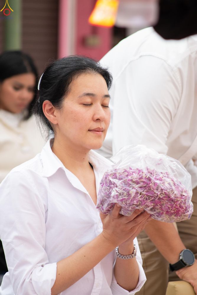 ภาพ No.294942:วันที่ 14 มกราคม พ.ศ. 2569 พิธีต้อนรับพระธรรมยาตรา อนุสรณ์สถานลำดับที่ 4  สถานที่เกิดด้วยกายธรรม ณ วัดโบสถ์บน ต.บางคูเวียง จ.นนทบุรี ในโครงการธรรมยาตรา กตัญญูบูชา มหาปูชนียาจารย์ พระมงคลเทพมุนี(สด จนฺทสโร) พระผู้ปราบมาร อนุสรณ์สถาน 7 แห่ง ปีที่ 14