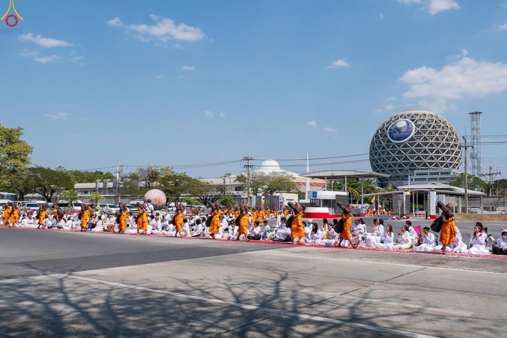 ภาพ No.304666:วันที่ 25 มกราคม พ.ศ. 2569 พิธีต้อนรับพระธรรมยาตรา (ภาพชุดที่ 2) รร.สามัคคีราษฏร์บำรุง-วัดพระธรรมกาย ในโครงการธรรมยาตรา กตัญญูบูชา มหาปูชนียาจารย์ พระมงคลเทพมุนี(สด จนฺทสโร) พระผู้ปราบมาร อนุสรณ์สถาน 7 แห่ง ปีที่ 14