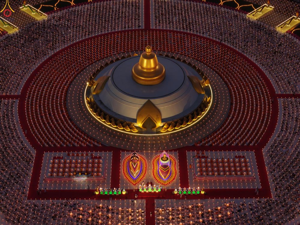 ภาพ No.302319:วันที่ 23 มกราคม พ.ศ. 2569 พิธีจุดประทีปธรรมถวายเป็นพุทธบูชา (ภาพชุดที่ 2) และบูชาธรรมมหาปูชนียาจารย์  ณ อนุสรณ์สถานลำดับที่ 5 สถานที่เผยแผ่วิชชาธรรมกายครั้งแรก อนุสรณ์สถานบางปลา วัดบางปลา อำเภอบางเลน จังหวัดนครปฐม ในโครงการธรรมยาตรา กตัญญูบูชา มหาปูชนีย