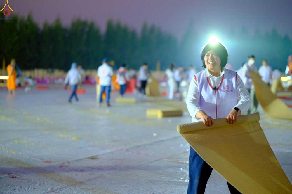 ภาพ No.306639:ภาพเบื้องหลังอาสาสมัครรวมใจ ชุดที่ 5 ในโครงการธรรมยาตรา กตัญญูบูชา มหาปูชนียาจารย์ พระมงคลเทพมุนี(สด จนฺทสโร) พระผู้ปราบมาร อนุสรณ์สถาน 7 แห่ง ปีที่ 14