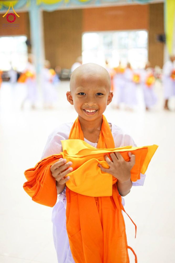 ภาพ No.317517:วันอาทิตย์ ที่ 29 มีนาคม พ.ศ.2569  พิธีปลงผม , พิธีขอขมามอบบาตรและผ้าไตร , พิธีบรรพชา ณ ศูนย์ปฏิบัติธรรมสมุทรปราการ จำนวน 42 รูป