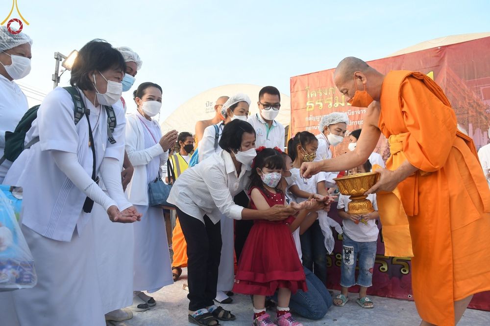 ภาพ No.73142:พิธีถวายภัตตาหารเป็นสังฆทาน แด่คณะพระธรรมยาตราฯ ในโครงการธรรมยาตรากตัญญูบูชา มหาปูชนียาจารย์ พระมงคลเทพมุนี(สด จนฺทสโร) พระผู้ปราบมาร อนุสรณ์สถาน 7 แห่ง ปีที่ 11 วันที่ 21 มกราคม พ.ศ. 2566