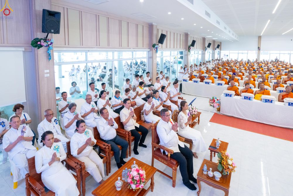 ภาพ No.328263:วันเสาร์ที่ 9 พฤษภาคม พ.ศ. 2569 พิธีตักบาตรแด่คณะสงฆ์ 323 วัด 4 จังหวัดชายแดนภาคใต้ พิธีถวายสังฆทานแด่คณะสงฆ์ 323 วัด ปีที่ 22 ครั้งที่ 185 พิธีมอบกองทุนหนุนแรงใจช่วยครูใต้ ปีที่ 19 ครั้งที่ 148 ณ ศูนย์ปฏิบัติธรรมภาคใต้