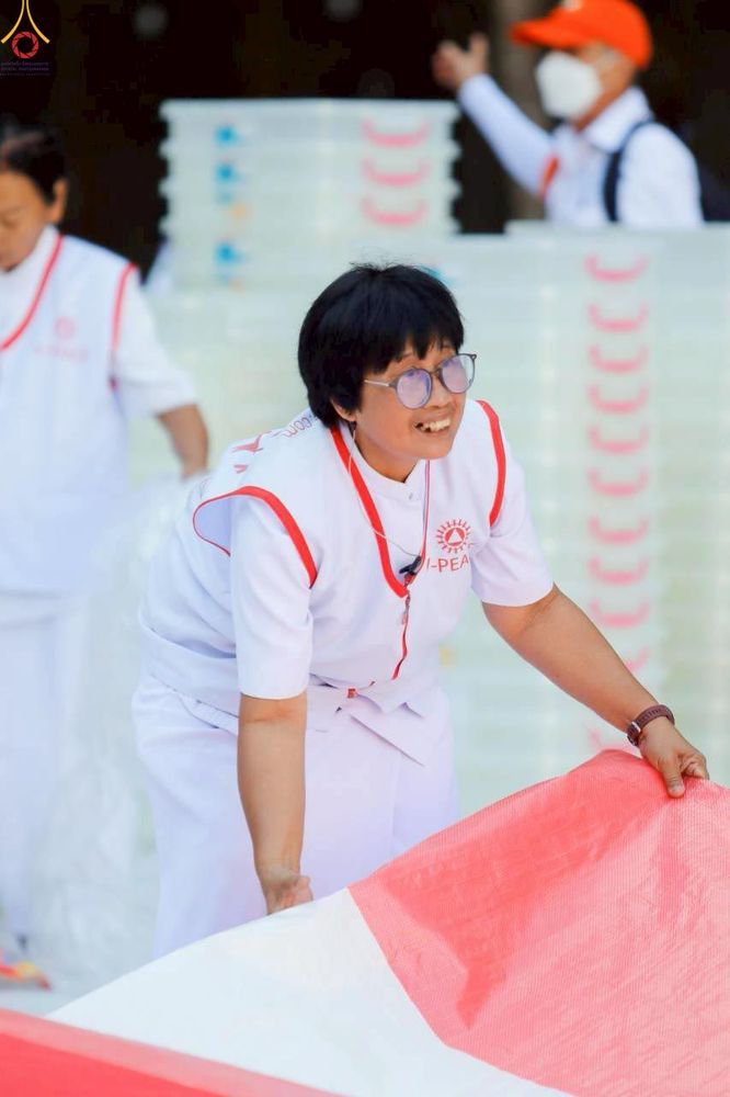 ภาพ No.300578:ภาพเบื้องหลังอาสาสมัครรวมใจ ชุดที่ 3 ในโครงการธรรมยาตรา กตัญญูบูชา มหาปูชนียาจารย์ พระมงคลเทพมุนี(สด จนฺทสโร) พระผู้ปราบมาร อนุสรณ์สถาน 7 แห่ง ปีที่ 14