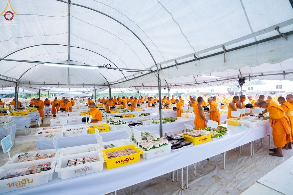 ภาพ No.71079:พิธีถวายภัตตาหารเป็นสังฆทาน แด่คณะพระธรรมยาตราฯ ในโครงการธรรมยาตราฯ ปีที่ 11 ณ อนุสรณ์สถานคลองบางนางแท่น อ.สามพราน จ.นครปฐม วันที่ 13 มกราคม พ.ศ. 2566