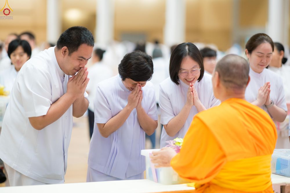 ภาพ No.280610:วันที่ 28 ธันวาคม พ.ศ.2568 พิธีถวายอุปกรณ์ทำความสะอาด ณ ห้องแก้วสารพัดนึก วัดพระธรรมกาย