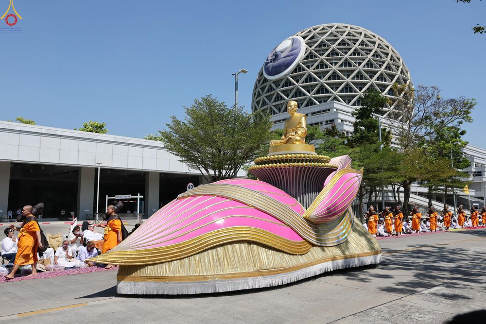 ภาพ No.304650:วันที่ 25 มกราคม พ.ศ. 2569 พิธีต้อนรับพระธรรมยาตรา (ภาพชุดที่ 2) รร.สามัคคีราษฏร์บำรุง-วัดพระธรรมกาย ในโครงการธรรมยาตรา กตัญญูบูชา มหาปูชนียาจารย์ พระมงคลเทพมุนี(สด จนฺทสโร) พระผู้ปราบมาร อนุสรณ์สถาน 7 แห่ง ปีที่ 14