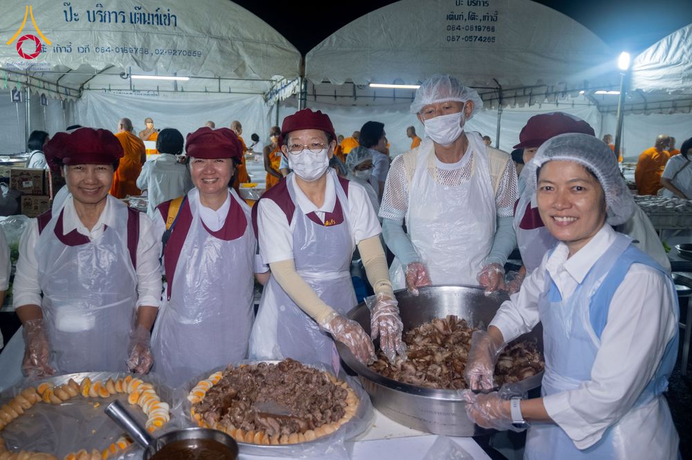 ภาพ No.296607:วันที่ 18 มกราคม พ.ศ. 2569 พิธีถวายภัตตาหารเป็นสังฆทาน แด่พระธรรมยาตรา ณ วัดโบสถ์บน ต.บางคูเวียง จ.นนทบุรี อนุสรณ์สถานลำดับที่ 4 สถานที่เกิดด้วยกายธรรม ในโครงการธรรมยาตรา กตัญญูบูชา มหาปูชนียาจารย์ พระมงคลเทพมุนี(สด จนฺทสโร) พระผู้ปราบมาร อนุสรณ์สถาน 7 แ