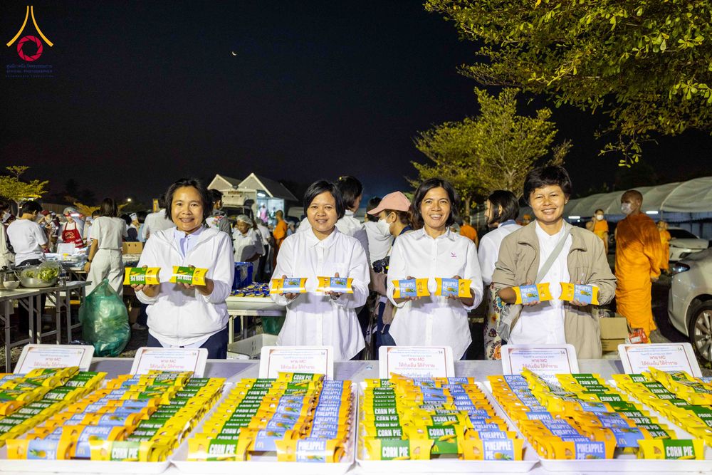 ภาพ No.295463:วันที่ 16 มกราคม พ.ศ. 2569 พิธีถวายภัตตาหารเป็นสังฆทาน แด่พระธรรมยาตรา ณ วัดโบสถ์บน ต.บางคูเวียง จ.นนทบุรี อนุสรณ์สถานลำดับที่ 4 สถานที่เกิดด้วยกายธรรม ในโครงการธรรมยาตรา กตัญญูบูชา มหาปูชนียาจารย์ พระมงคลเทพมุนี(สด จนฺทสโร) พระผู้ปราบมาร อนุสรณ์สถาน 7 แ