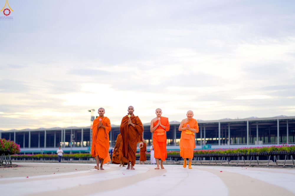 ภาพ No.335596:วันที่ 2-12 มิถุนายน พ.ศ.2569 ต้อนรับชาวต่างชาติจากประเทศอเมริกา  ยูเครน บังคลาเทศ ศรีลังกา และเมียนมาร์  เยี่ยมชมวัด นั่งสมาธิ และกราบสักการะพระมหาธรรมกายเจดีย์  ณ วัดพระธรรมกาย