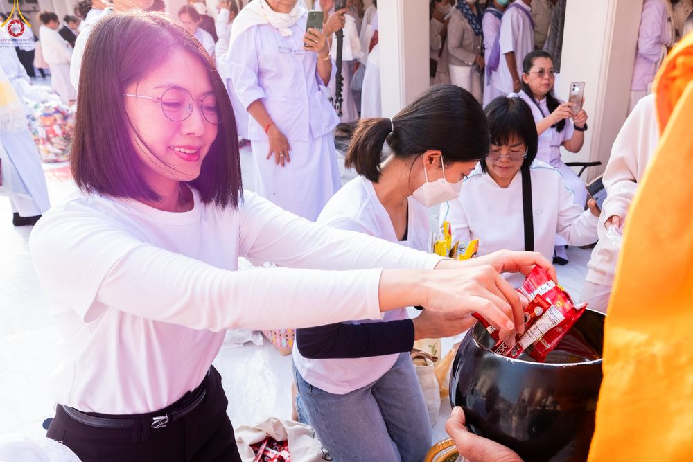 ภาพ No.294527:วันที่ 14 มกราคม พ.ศ. 2569 พิธีตักบาตรพระธรรมยาตรา ณ วัดสองพี่น้อง ต.ต้นตาล อ.สองพี่น้อง จ.สุพรรณบุรี ในโครงการธรรมยาตรา กตัญญูบูชา มหาปูชนียาจารย์ พระมงคลเทพมุนี(สด จนฺทสโร) พระผู้ปราบมาร อนุสรณ์สถาน 7 แห่ง ปีที่ 14