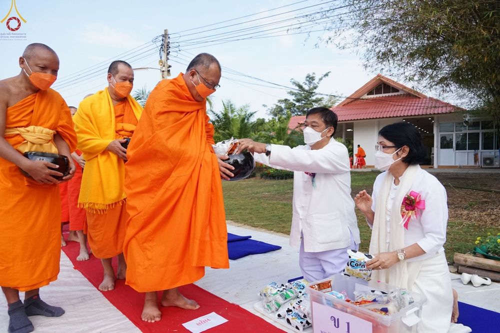 ภาพ No.68546:พิธีเจริญพระพุทธมนต์และตักบาตรพระ ๑,๐๐๐ รูป บำเพ็ญกุศลเพื่อถวายพระพรชัยแด่ สมเด็จพระเจ้าลูกเธอเจ้าฟ้าพัชรกิติยาภา นเรนทิราเทพยวดี กรมหลวงราชสาริณีสิริพัชร มหาวัชรราชธิดา และ ฉลองเมืองลำปาง ๑,๓๔๒ ปี วันศุกร์ที่ ๓๐ ธันวาคม พ.ศ.๒๕๖๕ ณ ศูนย์ปฏิบัติธรรมลำปาง 