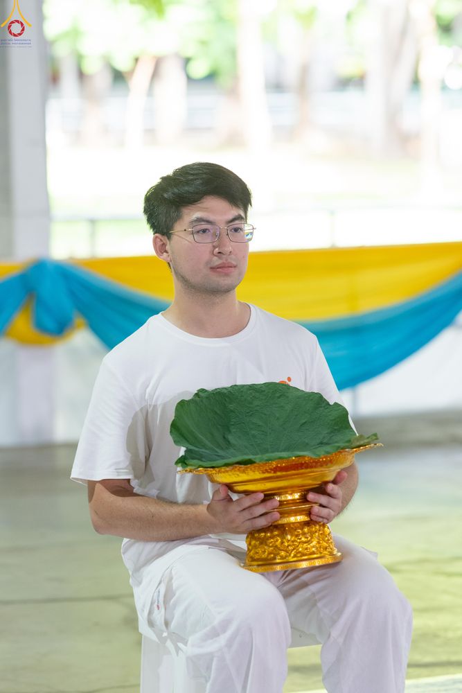 ภาพ No.338261:วันอาทิตย์ที่ 5 กรกฎาคม พศ.2569 พิธีตัดปอยผมธรรมทายาทนานาชาติ IDOP รุ่นที่ 21 จากประเทศจีน มาเลเซีย สิงคโปร์ และไต้หวัน ณ โถงช้าง วัดพระธรรมกาย