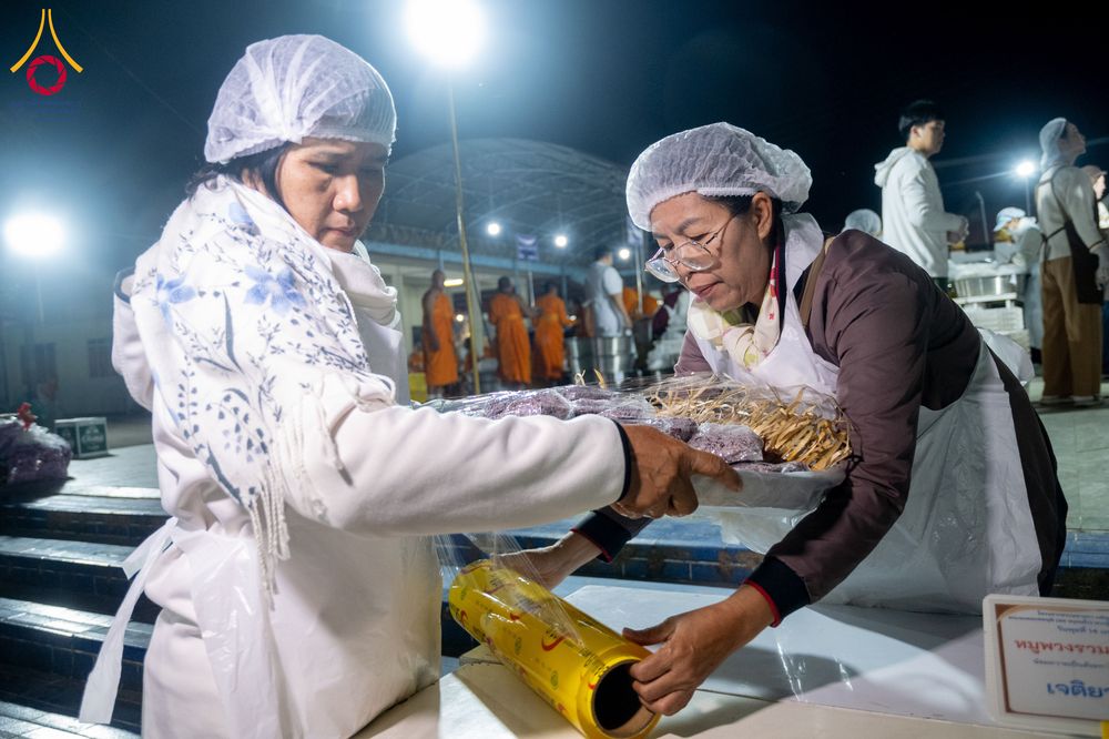 ภาพ No.293696:วันที่ 14 มกราคม พ.ศ. 2569  พิธีถวายภัตตาหารเป็นสังฆทาน แด่พระธรรมยาตรา  ณ วัดสองพี่น้อง ต.ต้นตาล อ.สองพี่น้อง จ.สุพรรณบุรี  ในโครงการธรรมยาตรา กตัญญูบูชา มหาปูชนียาจารย์  พระมงคลเทพมุนี(สด จนฺทสโร) พระผู้ปราบมาร  อนุสรณ์สถาน 7 แห่ง ปีที่ 14