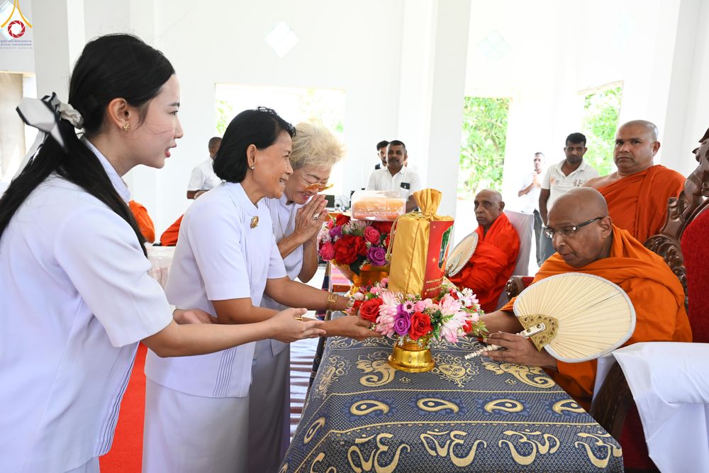 ภาพ No.284329:วันที่ 28 ตุลาคม พ.ศ.2568 กฐินสมทบต่างประเทศ โดยคณะศิษยานุศิษย์ บูชาธรรม 81 ปี หลวงพ่อธัมมชโย ณ วัดศรีสุคตาราม บาลังโกด้า ศรีลังกา