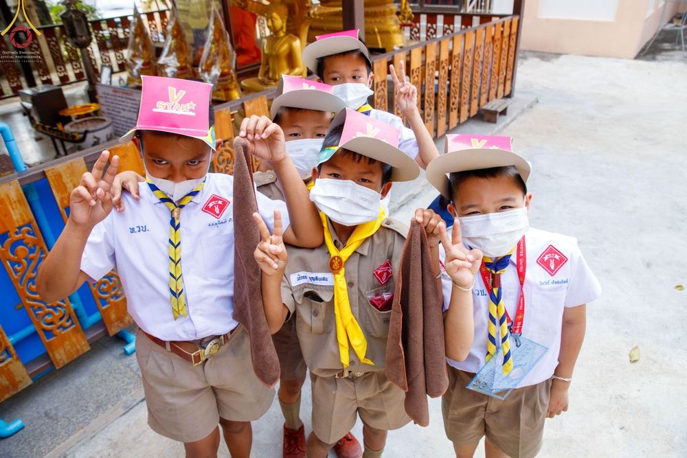 ภาพ No.72739:พระธรรมยาตรา ปฏิบัติศาสนกิจทำนุบำรุงศาสนสถาน, สวดธรรมจักร ,ปฏิบัติธรรม ร่วมกับชุมชน,นักเรียนเด็กดีวีสตาร์ ในโครงการธรรมยาตรากตัญญูบูชา มหาปูชนียาจารย์ พระมงคลเทพมุนี(สด จนฺทสโร) พระผู้ปราบมาร อนุสรณ์สถาน 7 แห่ง ปีที่ 11 ณ วัดโบสถ์(บน) อ.บางกรวย จ.นนทบุรี
