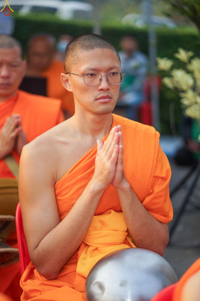 ภาพ No.321030:วันอาทิตย์ที่ ๑๒ เมษายน พ.ศ ๒๕๖๙ พิธีตักบาตรปี๋ใหม่เมืองพระภิกษุสงฆ์ ๓๓๙ รูป  อุทิศถวายพระราชกุศลสมเด็จพระนางสิริกิติ์  พระบรมราชินีนาถ พระบรมราชชนนีพันปีหลวง และฉลองเมืองแม่แตงครบรอบ ๑๑๙ ปี ณ ลานโรงแรมแอร์ไดมอนด์ อำเภอแม่แตง จังหวัดเชียงใหม่