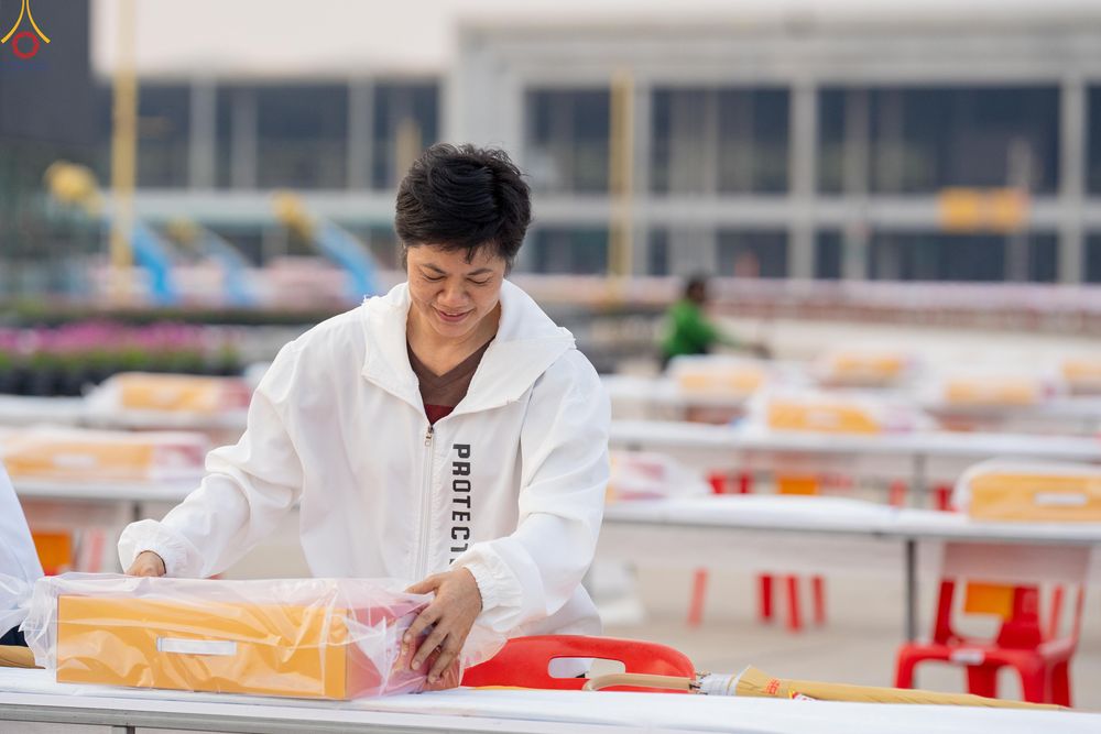 ภาพ No.322557:วันที่ 17 เมษายน พ.ศ.2569 การเรียงกล่องไทยธรรม เรียงน้ำดื่ม เรียงร่ม ณ ลานธรรมพระมหาธรรมกายเจดีย์ เพื่องานถวายมหาสังฆทาน 40,000 กว่าวัดทั่วประเทศ วันคุ้มครองโลก 22 เมษายน พ.ศ.2569 วัดพระธรรมกาย