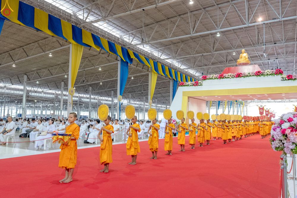 ภาพ No.338931:วันอาทิตย์ที่ 12 กรกฎาคม พ.ศ.2569 พิธีมุทิตาผู้สอบได้เปรียญธรรม ประโยค 1-2 ถึง ป.ธ.9 และ บ.ศ.1-2 ถึง บ.ศ.6 สำนักศาสนศึกษาวัดพระธรรมกาย ประจำปี 2569, พิธีมอบตราตั้งแต่งตั้งอาจารย์ใหญ่ สำนักศาสนศึกษาวัดพระธรรมกาย