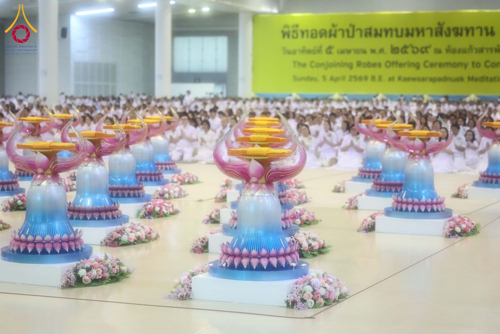 ภาพ No.318304:วันอาทิตย์ต้นเดือนที่ 5 เมษายน พ.ศ.2569 พิธีบูชาข้าวพระ ณ สภาธรรมกายสากล วัดพระธรรมกาย