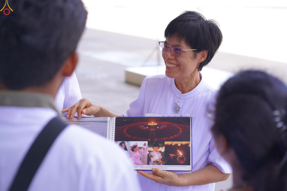 ภาพ No.329979:วันที่ 17-27 พฤษภาคม พ.ศ.2569 การต้อนรับชาวต่างชาติจากประเทศญี่ปุ่น เมียนมาร์ บังคลาเทศ อินเดีย เนปาล และศรีลังกา มาเยี่ยมชมและสักการะพระมหาธรรมกายเจดีย์ ณ วัดพระธรรมกาย