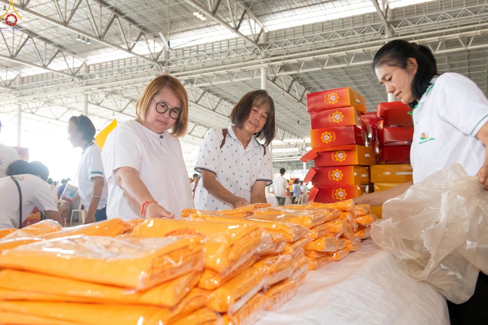 ภาพ No.322107:วันที่ 14 เมษายน พ.ศ.2569 การเตรียมกล่องไทยธรรม วันสุดท้าย เพื่องานถวายมหาสังฆทาน 40,000 กว่าวัดทั่วประเทศ วันคุ้มครองโลก 22 เมษายน พ.ศ.2569 วัดพระธรรมกาย