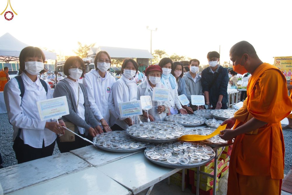 ภาพ No.74934:พิธีถวายภัตตาหารเป็นสังฆทาน แด่คณะพระธรรมยาตราฯ ในโครงการธรรมยาตรากตัญญูบูชา มหาปูชนียาจารย์ พระมงคลเทพมุนี(สด จนฺทสโร) พระผู้ปราบมาร อนุสรณ์สถาน 7 แห่ง ปีที่ 11 วันที่ 29 มกราคม พ.ศ. 2566