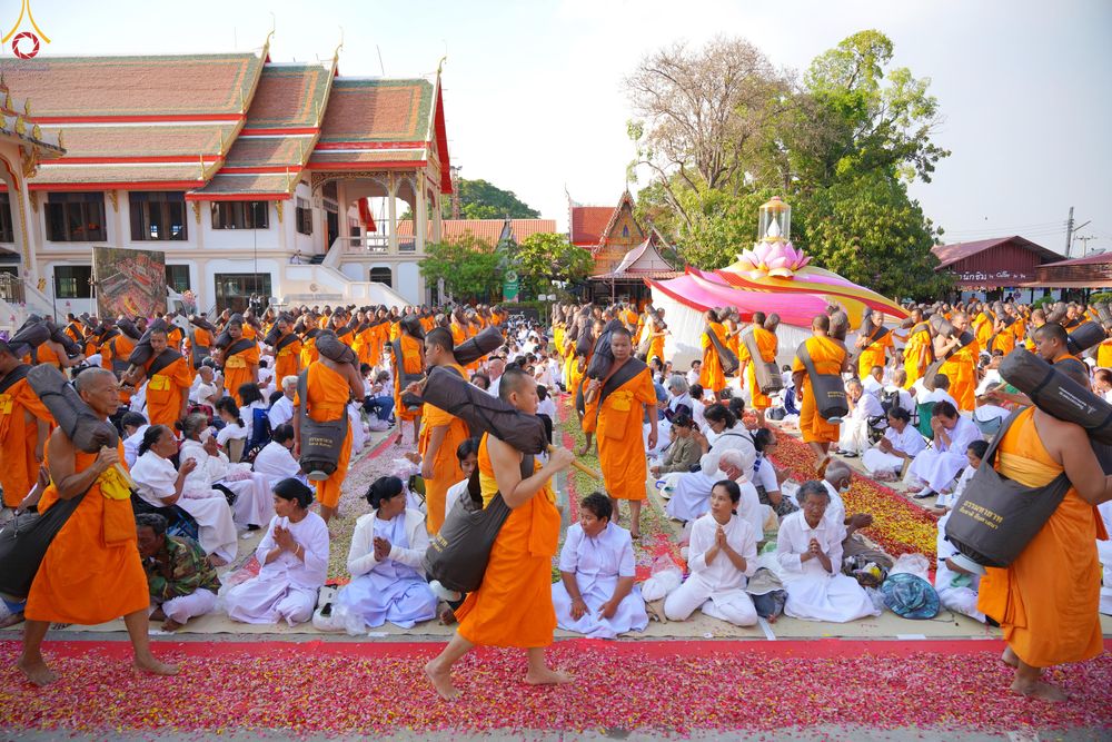 ภาพ No.295388:วันที่ 16 มกราคม พ.ศ. 2569 พิธีต้อนรับพระธรรมยาตรา อนุสรณ์สถานลำดับที่ 4 (ภาพชุดที่ 2) สถานที่เกิดด้วยกายธรรม ณ วัดโบสถ์บน ต.บางคูเวียง จ.นนทบุรี ในโครงการธรรมยาตรา กตัญญูบูชา มหาปูชนียาจารย์ พระมงคลเทพมุนี(สด จนฺทสโร) พระผู้ปราบมาร อนุสรณ์สถาน 7 แห่ง ปี