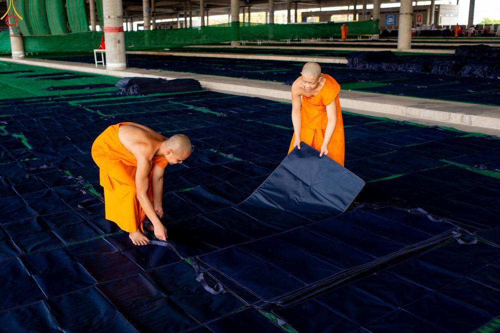 ภาพ No.322366:วันที่ 16 เมษายน พ.ศ.2569 การจัดเตรียมเบาะรองนอน เช็ดทำความสะอาด  เพื่องานถวายมหาสังฆทาน 40,000 กว่าวัดทั่วประเทศ วันคุ้มครองโลก 22 เมษายน พ.ศ.2569 วัดพระธรรมกาย