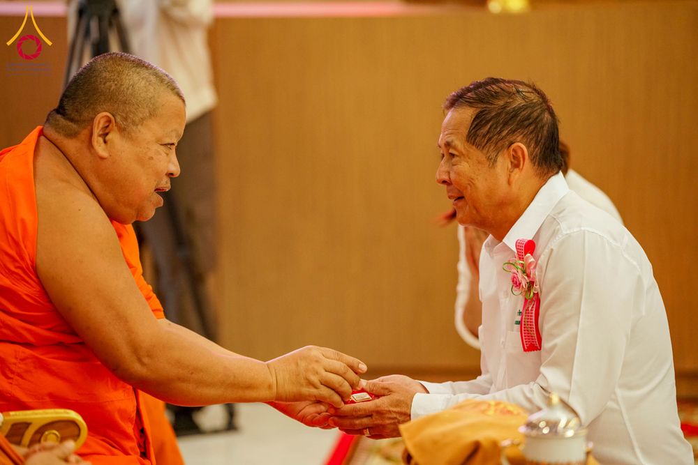 ภาพ No.313806:วันเสาร์ที่ 14 มีนาคม พ.ศ. 2569 พิธีตักบาตรแด่คณะสงฆ์ 323 วัด 4 จังหวัดชายแดนภาคใต้ พิธีถวายสังฆทานแด่คณะสงฆ์ 323 วัด ปีที่ 22 ครั้งที่ 183 พิธีมอบกองทุนหนุนแรงใจช่วยครูใต้ ปีที่ 19 ครั้งที่ 146 และพิธีทำบุญอุทิศส่วนกุศลให้ผู้วายชนม์ ณ ศูนย์ปฏิบัติธรรมภา