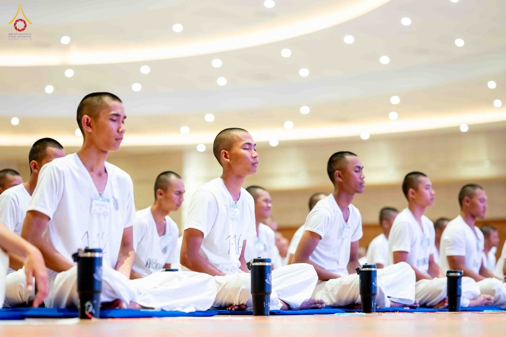 ภาพ No.341513:วันที่ 26 กรกฎาคม พ.ศ. 2569 โครงการพัฒนาคุณธรรม จริยธรรม สำหรับนักเรียนนายสิบตำรวจ (นสต.) รุ่นที่ 17 ศูนย์ฝึกอบรมตำรวจภูธรภาค 1 ได้จัดกิจกรรม  จุดเทียนรวมใจและปฏิบัติธรรมเจริญสมาธิภาวนา เพื่อน้อมอุทิศถวายเป็นพระราชกุศลฯ ณ ศูนย์ปฏิบัติธรรมเวิล์ดพีช วัลเล่