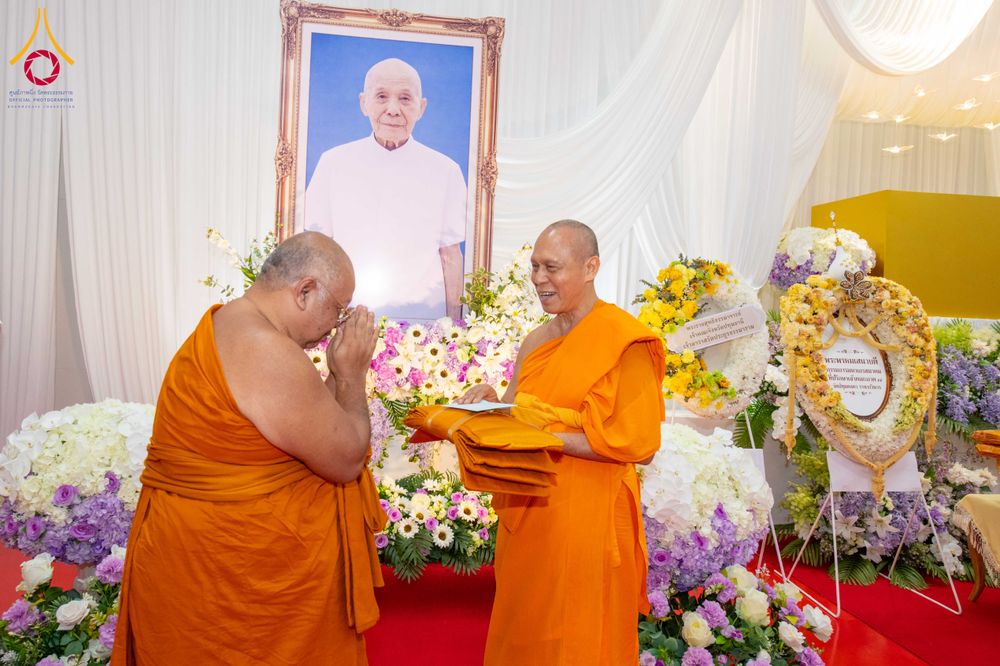 ภาพ No.315472:วันพุธที่ 25 มีนาคม พ.ศ. 2569 พิธีบำเพ็ญกุศล คุณพ่อณรงค์ จินตมากุล  สิริอายุ 99 ปี 11 เดือน โยมบิดา พระครูปลัดรัตนวีรวัฒน์ (รังสฤษดิ์ อิทฺธิจินตโก) ที่ปรึกษาเจ้าคณะจังหวัดปทุมธานี เจ้าอาวาสวัดพระธรรมกาย  ณ ห้องปลูกศรัทธา 2 วัดพระธรรมกาย ปทุมธานี