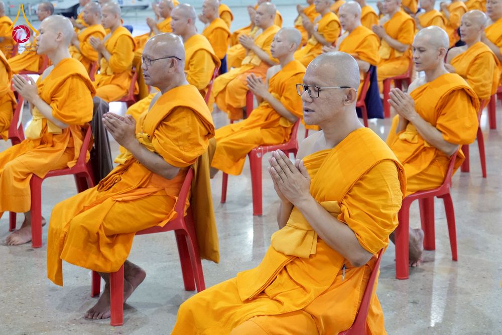 ภาพ No.258083:วันอาทิตย์ที่ 5 ตุลาคม พ.ศ. 2568 พิธีบูชาข้าวพระ ณ สภาธรรมกายสากล วัดพระธรรมกาย