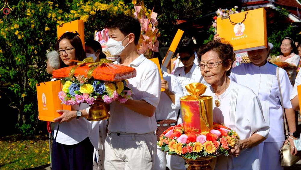 ภาพ No.260524:วันที่ 19 ตุลาคม พ.ศ. 2568 พิธีทอดกฐินสามัคคีทั่วไทย 30,000 วัด โดยคณะศิษยานุศิษย์ บูชาธรรม 81 ปี หลวงพ่อธัมมชโย ณ วัดละมุด อ.นครชัยศรี จ.นครปฐม