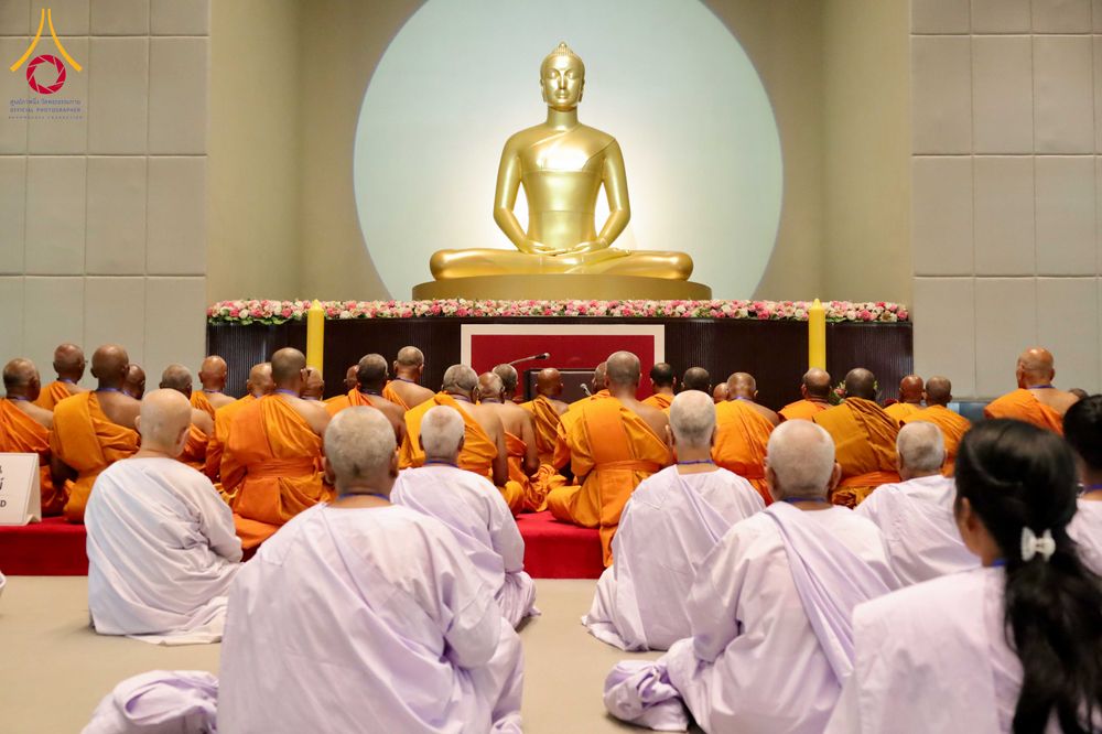 ภาพ No.327637:วันที่ 1-6 พฤษภาคม พ.ศ.2569 ต้อนรับชาวต่างชาติ พระภิกษุ คณะชาวเมียนมาร์  อุบาสิกาชาวอินเดีย เยี่ยมชมวัดพระธรรมกายและสักการะพระมหาธรรมกายเจดีย์