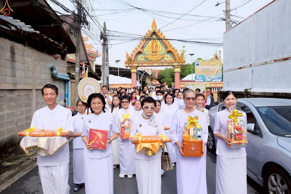 ภาพ No.254611:วันที่ 13 ตุลาคม พ.ศ. 2568 พิธีทอดกฐินสามัคคีทั่วไทย 30,000 วัด โดยคณะศิษยานุศิษย์ บูชาธรรม 81 ปี หลวงพ่อธัมมชโย ณ วัดจันทร์ใน แขวงบางคอแหลม เขตยานนาวา กรุงเทพมหานคร