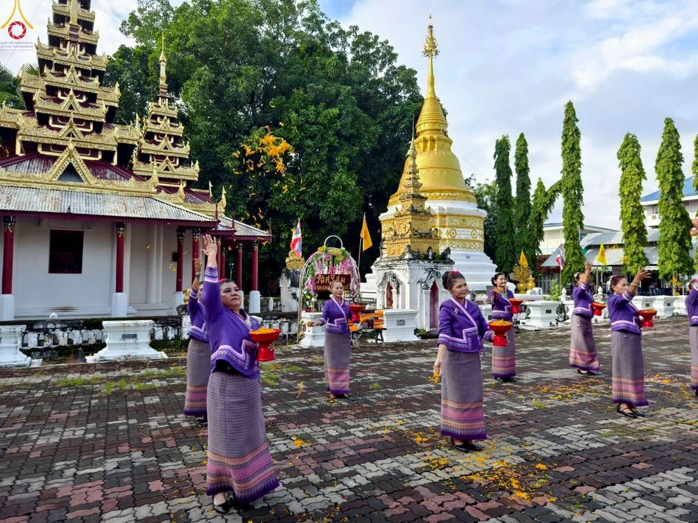 ภาพ No.258493:วันที่ 19 ตุลาคม พ.ศ. 2568 พิธีทอดกฐินสามัคคีทั่วไทย 30,000 วัด โดยคณะศิษยานุศิษย์ บูชาธรรม 81 ปี หลวงพ่อธัมมชโย ณ วัดศรีชุม อ.เมือง จ.ลำปาง