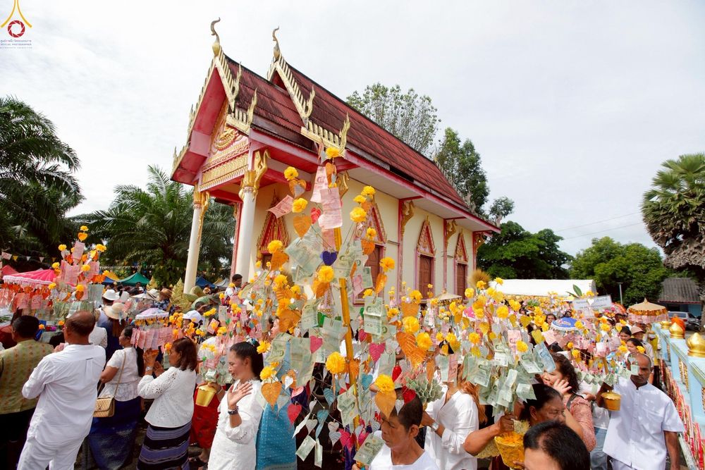 ภาพ No.262527:วันที่ 21 ตุลาคม พ.ศ. 2568 พิธีทอดกฐินสามัคคีทั่วไทย 30,000 วัด โดยคณะศิษยานุศิษย์ บูชาธรรม 81 ปี หลวงพ่อธัมมชโย ณ วัดต้นไทร ต.บางขัน อ.บางขัน จ.นครศรีธรรมราช