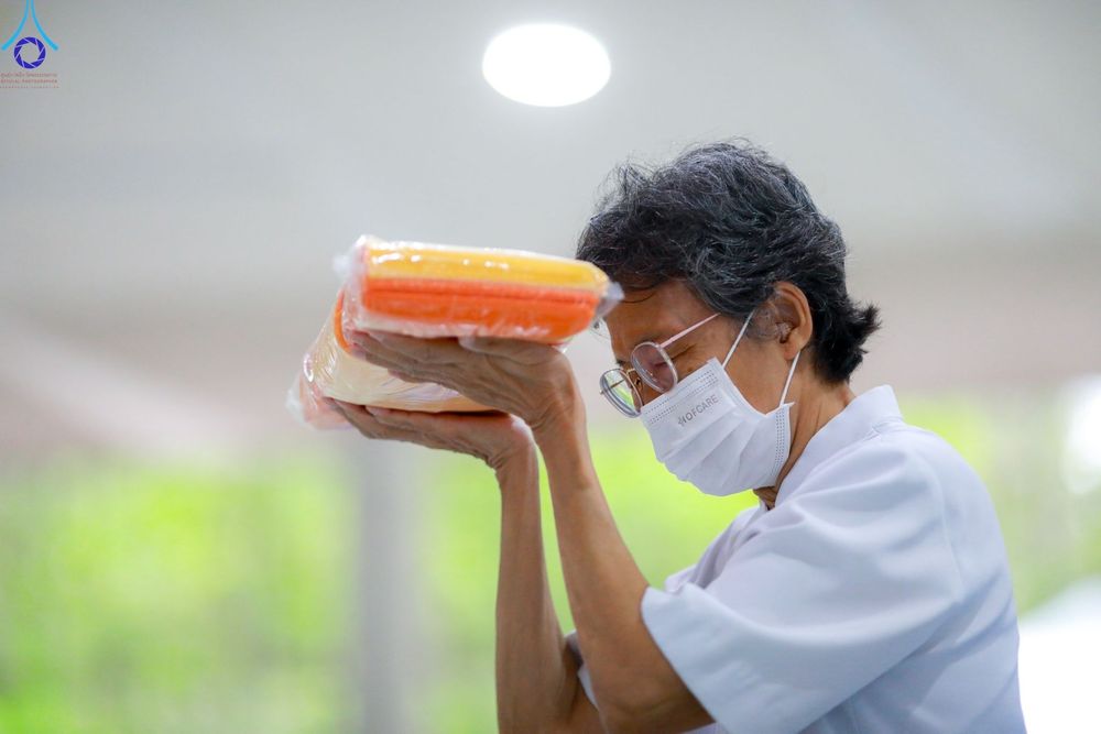 ภาพ No.136105:พิธีบุพเปตพลี ครั้งที่ 150 ร่วมอุทิศบุญให้แก่หมู่ญาติที่ล่วงลับไปแล้ว และสืบทอดอายุพระพุทธศาสนา วันอังคารที่ 7 พฤษภาคม พ.ศ. 2567 ( วันพระ แรม 14 ค่ำ เดือน 5 ) ณ หอฉันคุณยายอาจารย์ฯ วัดพระธรรมกาย