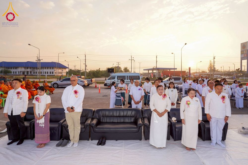 ภาพ No.276871:วันเสาร์ที่ 6 ธันวาคม พ.ศ. 2568 พิธีตักบาตรพระ 1,000 รูป อุทิศถวายพระราชกุศลสมเด็จพระนางเจ้าสิริกิติ์ พระบรมราชินีนาถ พระบรมราชชนนี พันปีหลวง และ ทำบุญเมืองลำปาง ครบรอบ 1,345 ปี ณ ลานพระบรมราชานุสาวรีย์สมเด็จพระนเรศวรมหาราชนครลำปาง อ.เกาะคา จ.ลำปาง