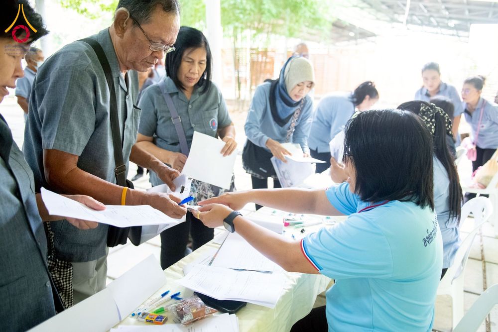 ภาพ No.259656:วันที่ 24 ตุลาคม พ.ศ. 2568 รพ.สต.คลองหนึ่ง อ.คลองหลวง สังกัด อบจ.ปทุมธานี จัดประชุมและมอบครุภัณฑ์ทางการแพทย์ เสริมพลัง อสม. ขับเคลื่อนสุขภาพชุมชนอย่างยั่งยืน ณ วัดพระธรรมกาย