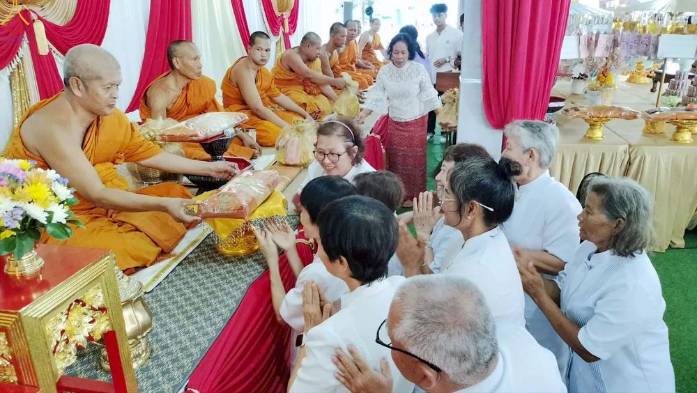 ภาพ No.261712:วันที่ 18 ตุลาคม พ.ศ. 2568 พิธีทอดกฐินสามัคคีทั่วไทย 30,000 วัด โดยคณะศิษยานุศิษย์ บูชาธรรม 81 ปี หลวงพ่อธัมมชโย ณ วัดอ่างทอง อ.เมือง จ.สงขลา