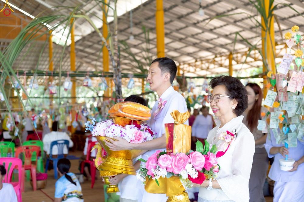 ภาพ No.250794:วันพุธที่ 8 ตุลาคม พ.ศ. 2568 พิธีทอดกฐินสามัคคีทั่วไทย 30,000 วัด โดยคณะศิษยานุศิษย์ บูชาธรรม 81 ปี หลวงพ่อธัมมชโย ณ ที่พักสงฆ์ป่ากลางแก้ว อ.เดชอุดม จ.อุบลราชธานี